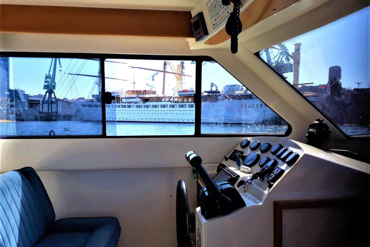 Salon of Txanpa Hiru, a Rodman 870 Fly motorboat at Vigo, Spain
