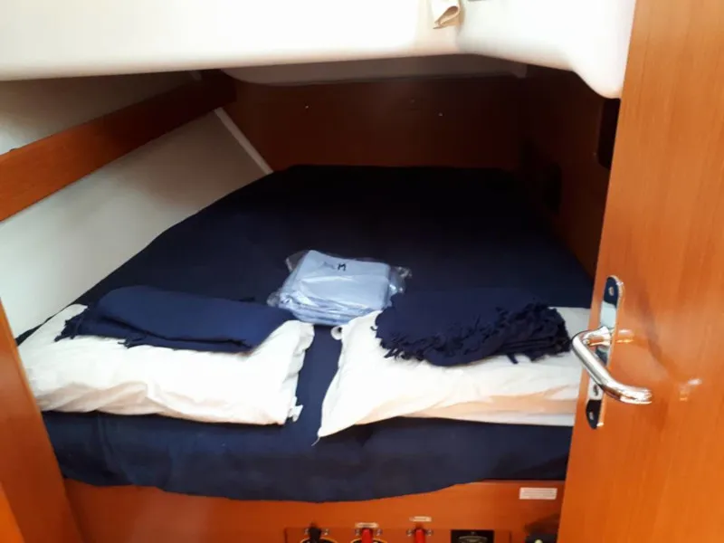 Cabin on Velasquez, a Beneteau Cyclades 43.4 sailboat at Nettuno, Italy