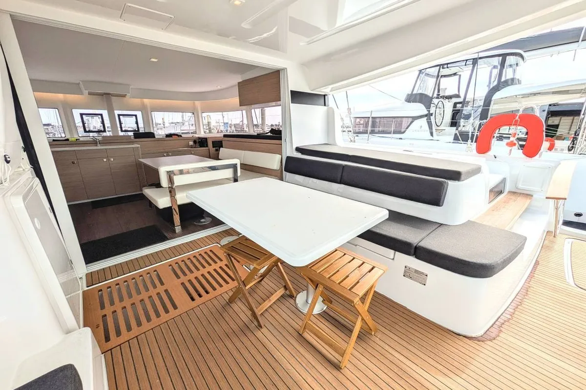 TY-Casa, a Lagoon 43 catamaran at Bonifacio / Bunifaziu, France