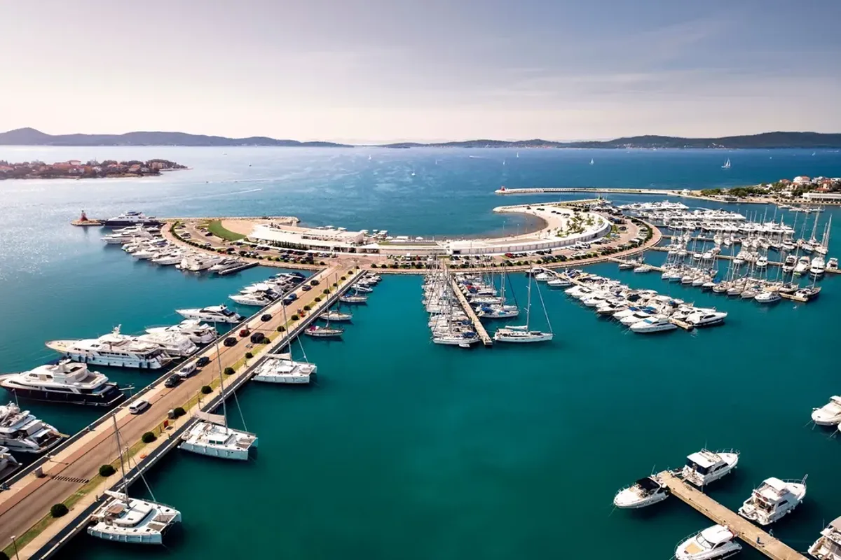 Monifa, a Beneteau Gran Turismo 38 motor yacht at Općina Sukošan, Croatia