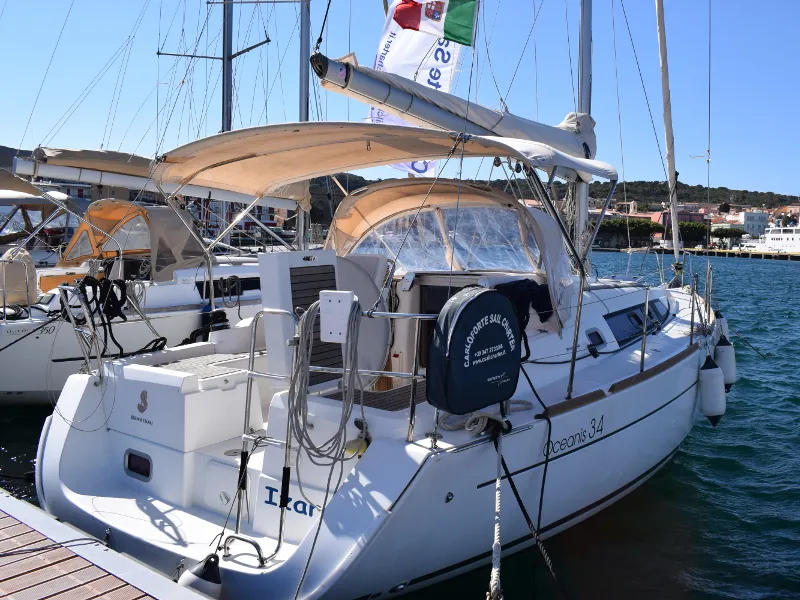Exterior view of Izar, a Beneteau Oceanis 34 sailboat at U Pàize, Italy