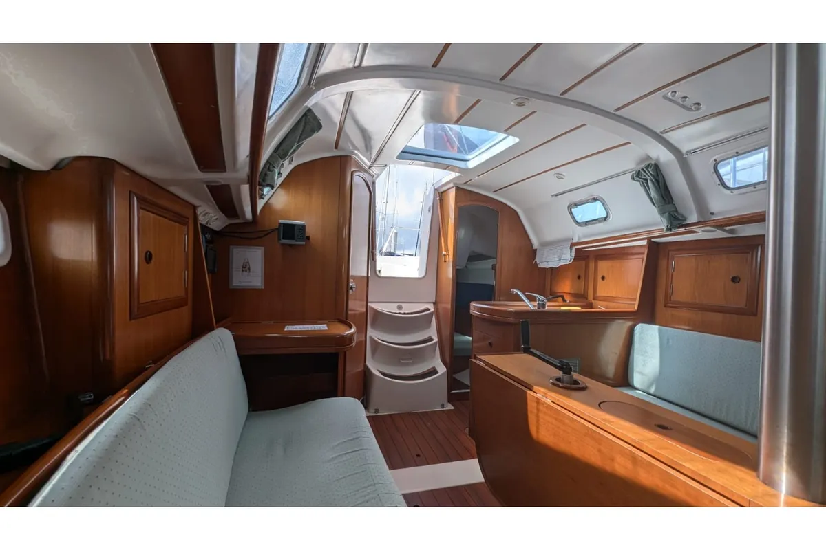 Salon of Eole, a Beneteau Oceanis 311 sailboat at Saint-Cast-le-Guildo, France