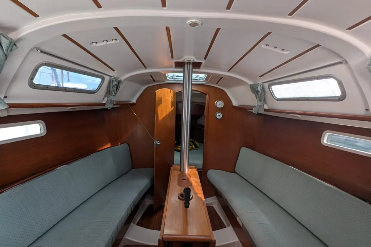 Salon of Eole, a Beneteau Oceanis 311 sailboat at Saint-Cast-le-Guildo, France