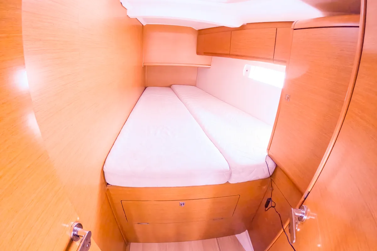 Cabin on Leia, a Jeanneau Sun Odyssey 519 sailboat at San Miguel de Abona, Spain