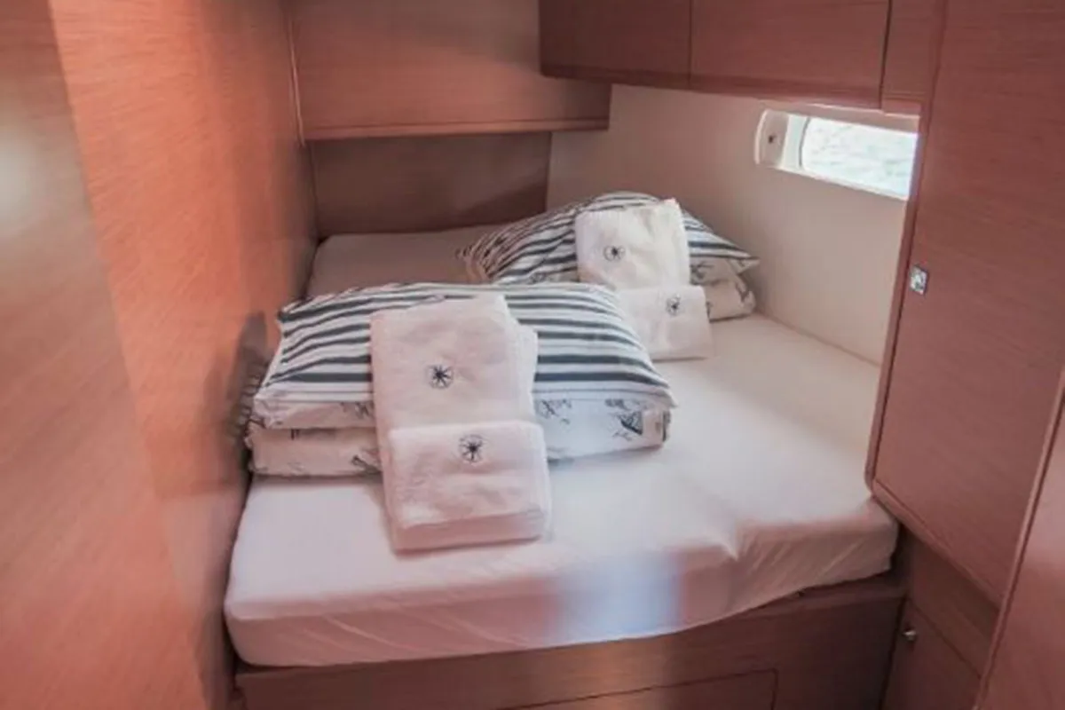 Cabin on Saphira, a Jeanneau Sun Odyssey 509 sailboat at Gåshaga, Sweden