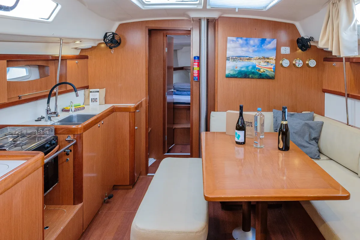 Salon of Belamour, a Beneteau Oceanis 43 sailboat at Kos, Greece