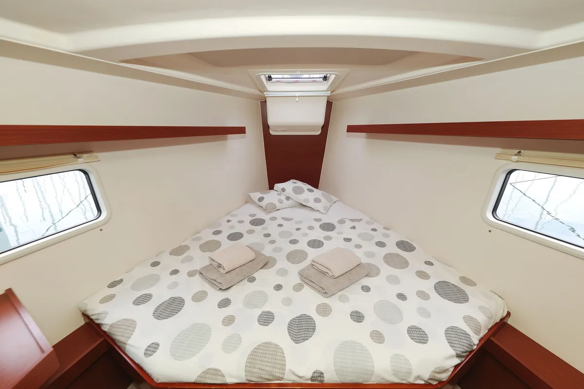 Cabin on Leia, a Hanse 418 sailboat at Grad Biograd na Moru, Croatia