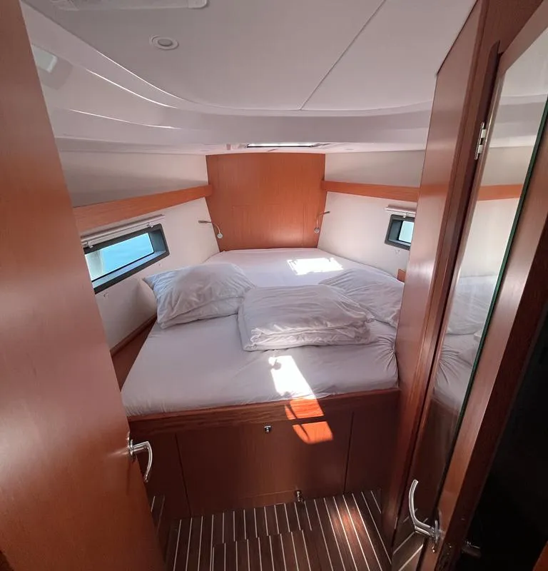 Cabin on Kirka, a Bavaria C42 sailboat at Općina Sukošan, Croatia
