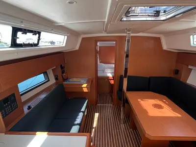 Salon of Kirka, a Bavaria C42 sailboat at Općina Sukošan, Croatia