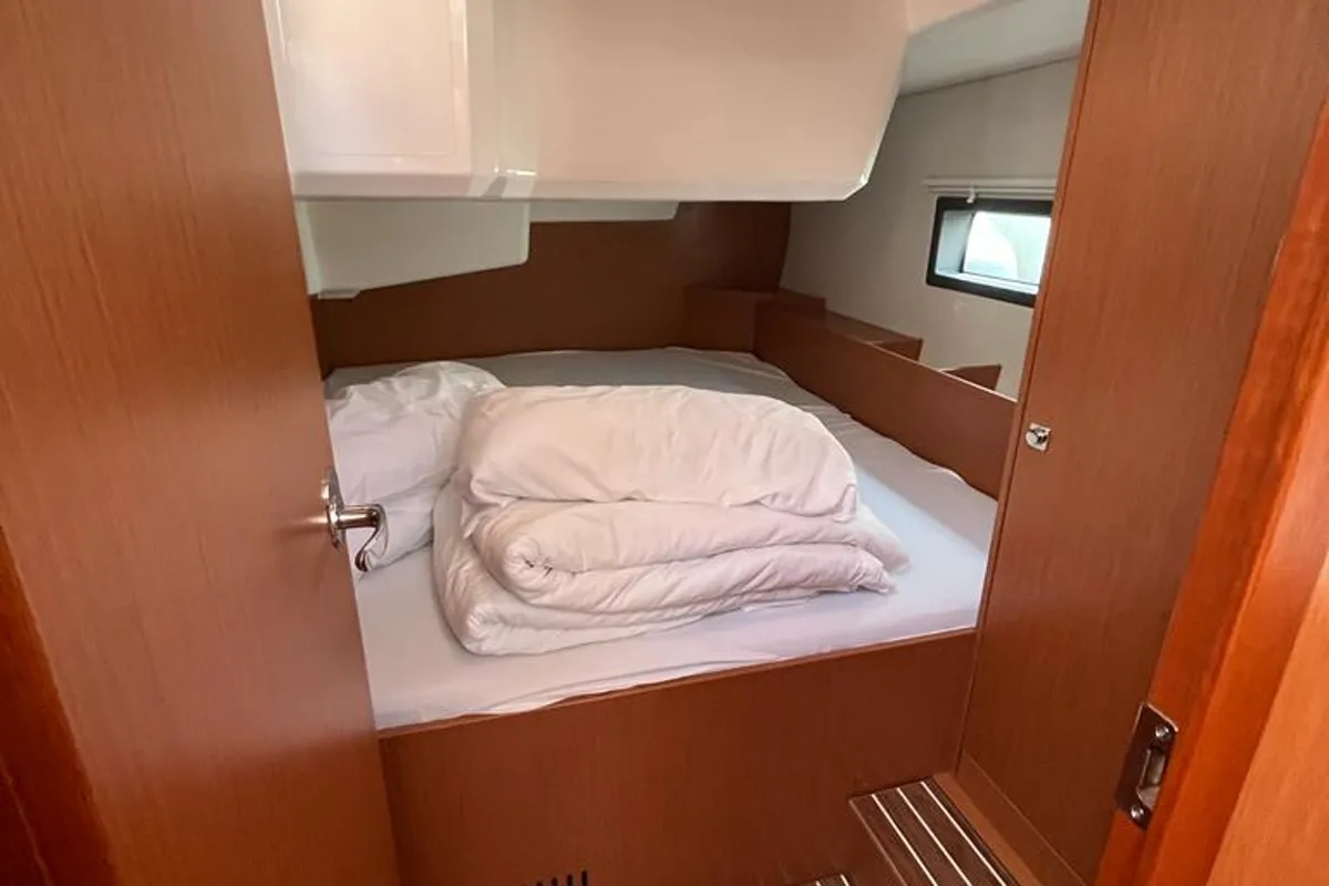 Cabin on Kirka, a Bavaria C42 sailboat at Općina Sukošan, Croatia