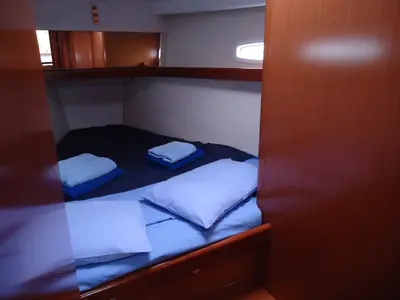 Cabin on Seven Seas, a Beneteau Oceanis 43 sailboat at Athens, Greece