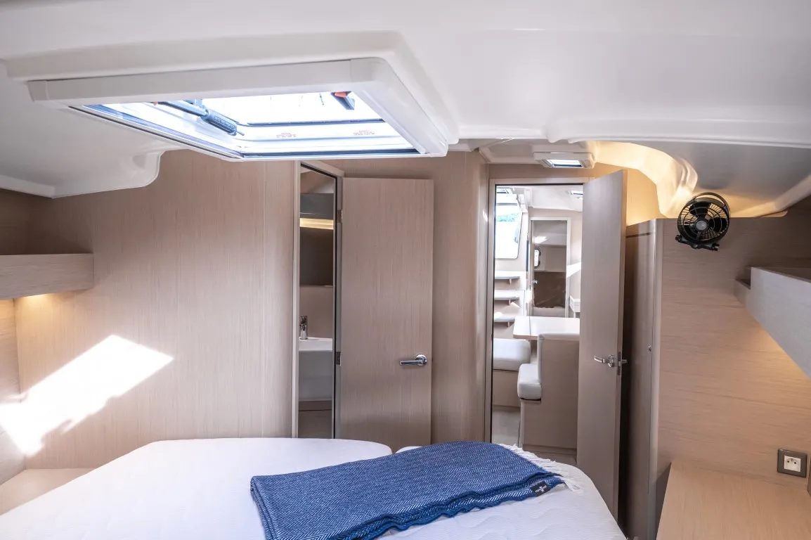Cabin on KEIKI, a Beneteau Oceanis 40.1 sailboat at Općina Medulin, Croatia