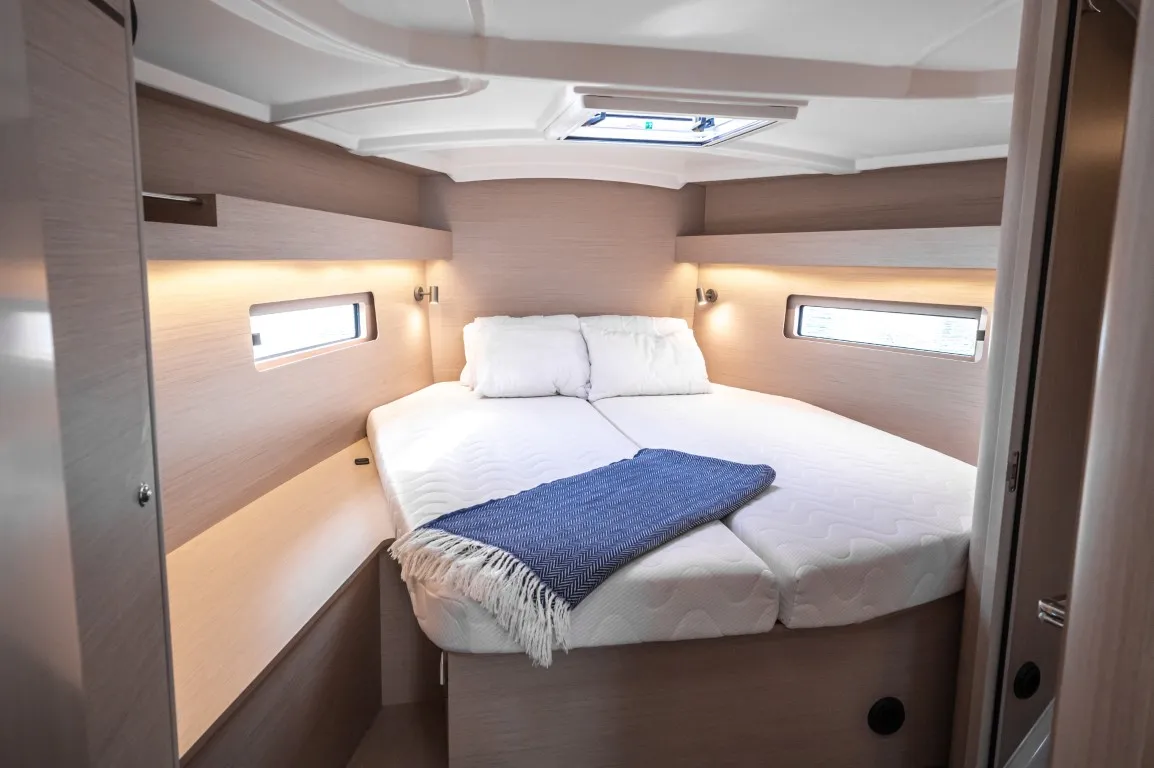Cabin on KEIKI, a Beneteau Oceanis 40.1 sailboat at Općina Medulin, Croatia