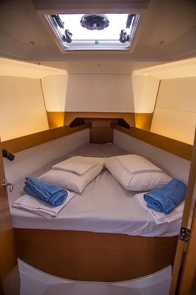 Cabin on Dynamene, a Jeanneau Sun Odyssey 349 sailboat at Volos, Greece