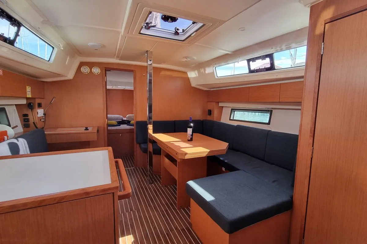 Salon of Quick Point, a Bavaria C42 sailboat at Split, Croatia