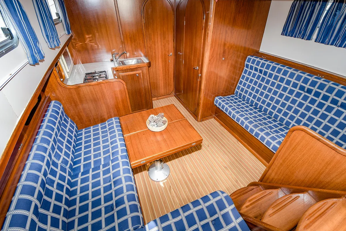 Salon of Mar De Coral, a Sasga Yachts Menorquin Yacht 100 motorboat at Sitges, Spain