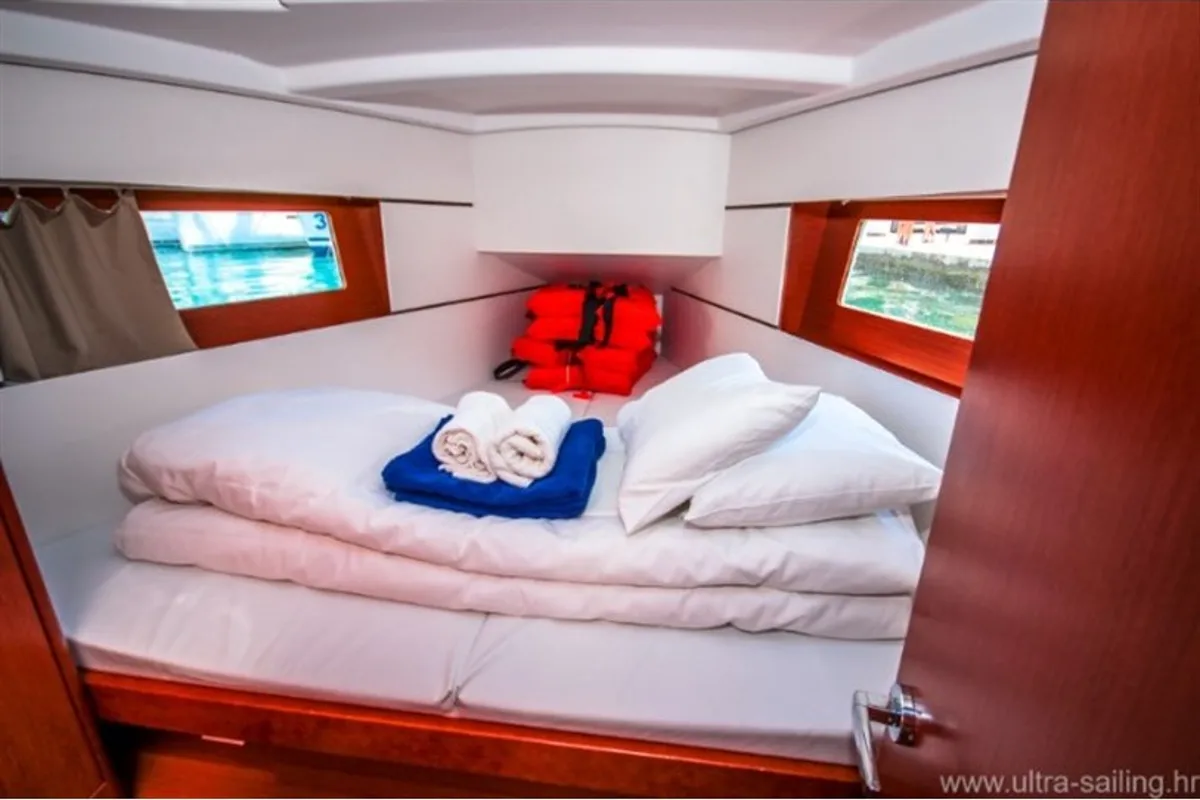 Cabin on Dalmar, a Beneteau Oceanis 35 sailboat at Općina Medulin, Croatia