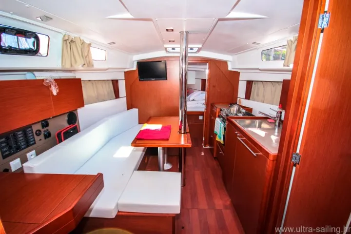 Salon of Dalmar, a Beneteau Oceanis 35 sailboat at Općina Medulin, Croatia