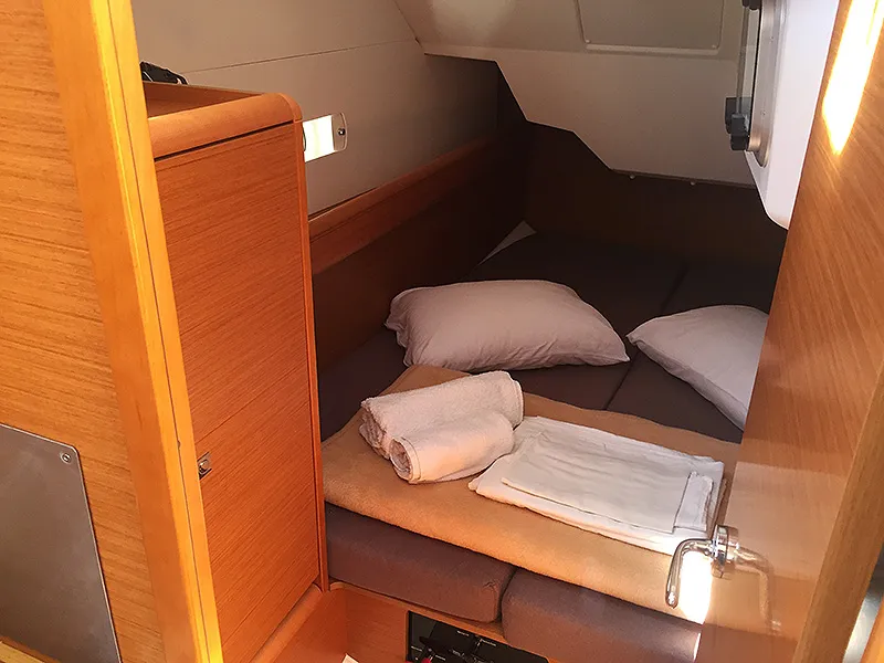 Cabin on Agios Georgios, a Jeanneau Sun Odyssey 389 sailboat at Kontokali, Greece