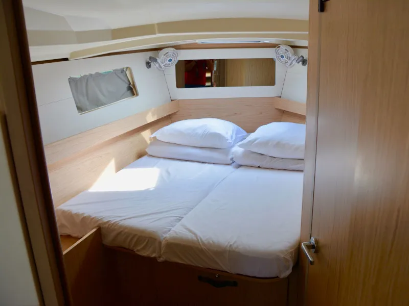 Cabin on Honey, a Beneteau Oceanis 41.1 sailboat at Općina Sukošan, Croatia