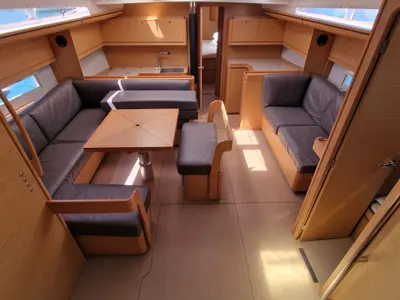 Salon of Sirius, a Dufour 520 GL sailboat at Tonnarella, Italy