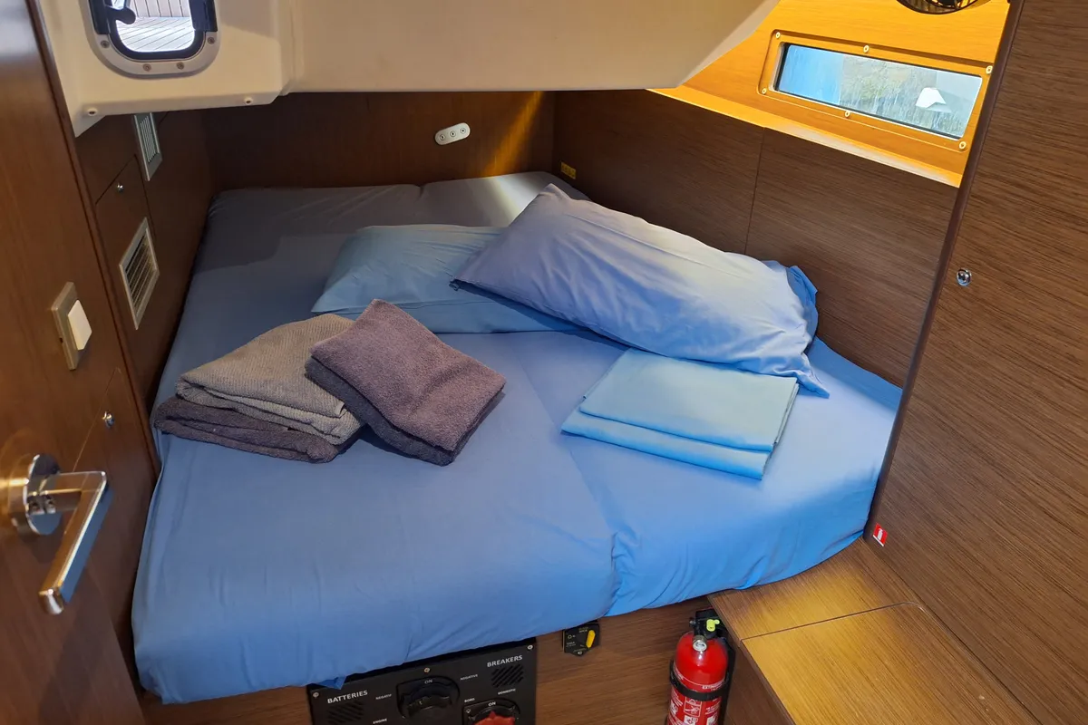 Cabin on Lilibet, a Beneteau Oceanis 40.1 sailboat at Procida, Italy