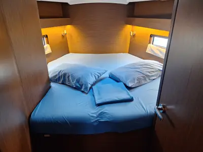 Cabin on Lilibet, a Beneteau Oceanis 40.1 sailboat at Procida, Italy