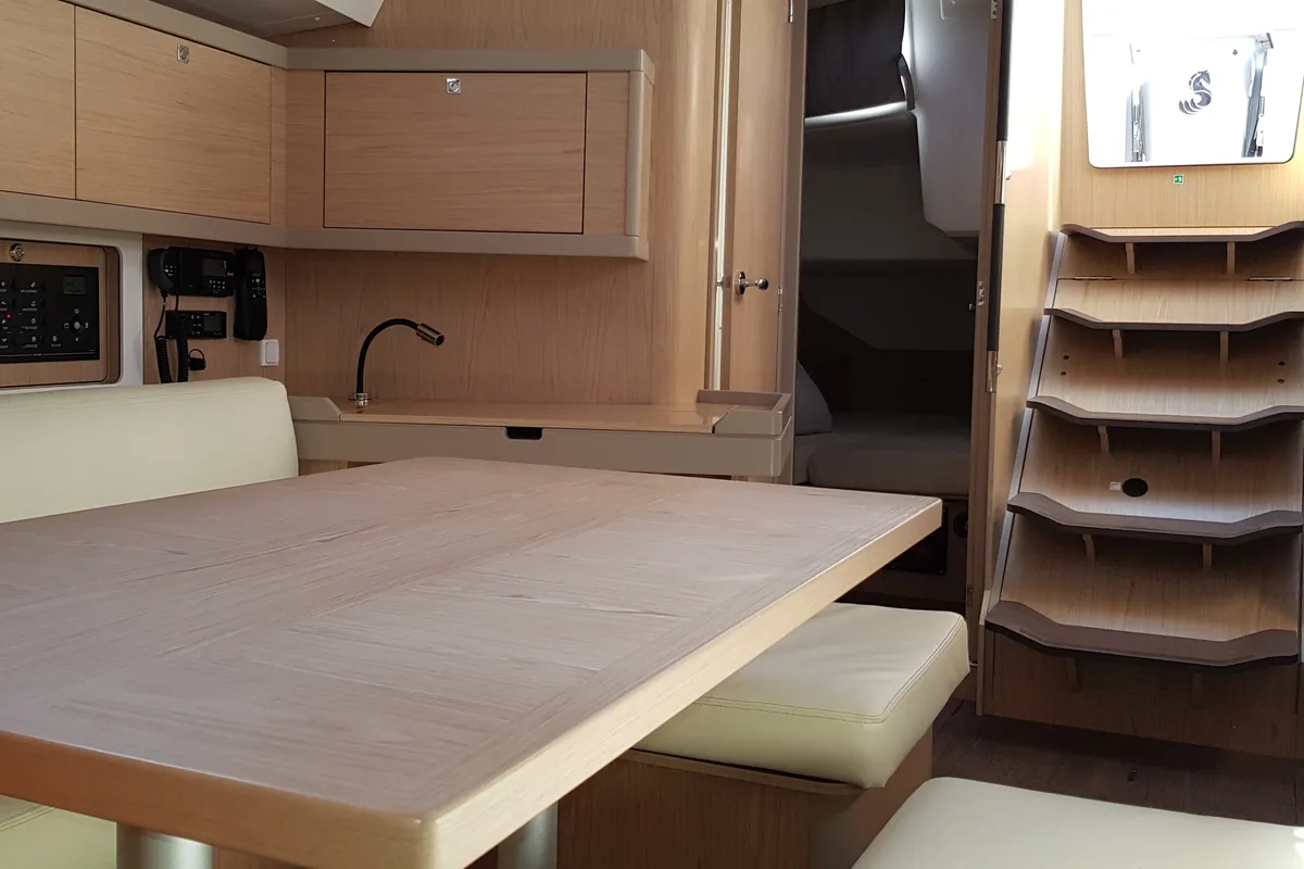 Salon of Senza Regole, a Beneteau Oceanis 45 sailboat at Tonnarella, Italy