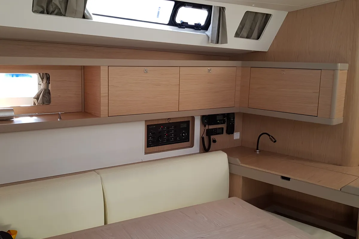 Salon of Senza Regole, a Beneteau Oceanis 45 sailboat at Tonnarella, Italy