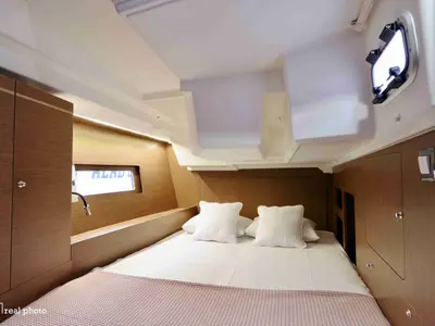 Cabin on Ludi, a Beneteau Oceanis 46.1 sailboat at Castellammare di Stabia, Italy