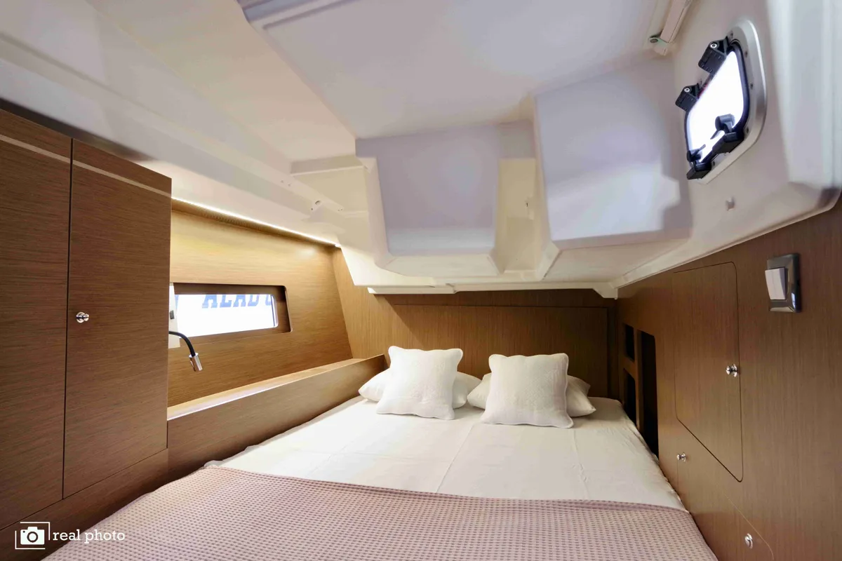 Cabin on Ludi, a Beneteau Oceanis 46.1 sailboat at Castellammare di Stabia, Italy