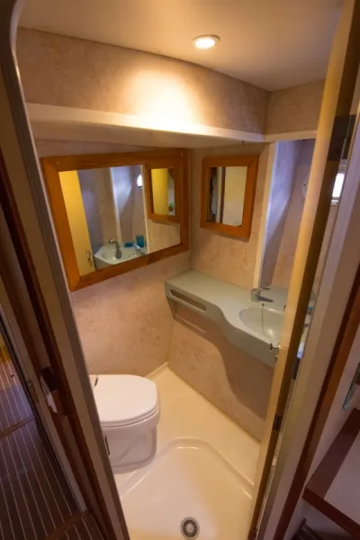 Head on Cabin G11, a Gulet Mojito 78 catamaran at Roche Caiman, Seychelles