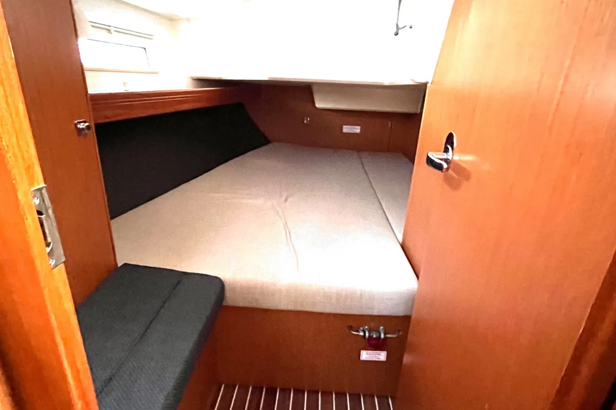Cabin on Amalia, a Bavaria Cruiser 37 sailboat at Općina Sukošan, Croatia