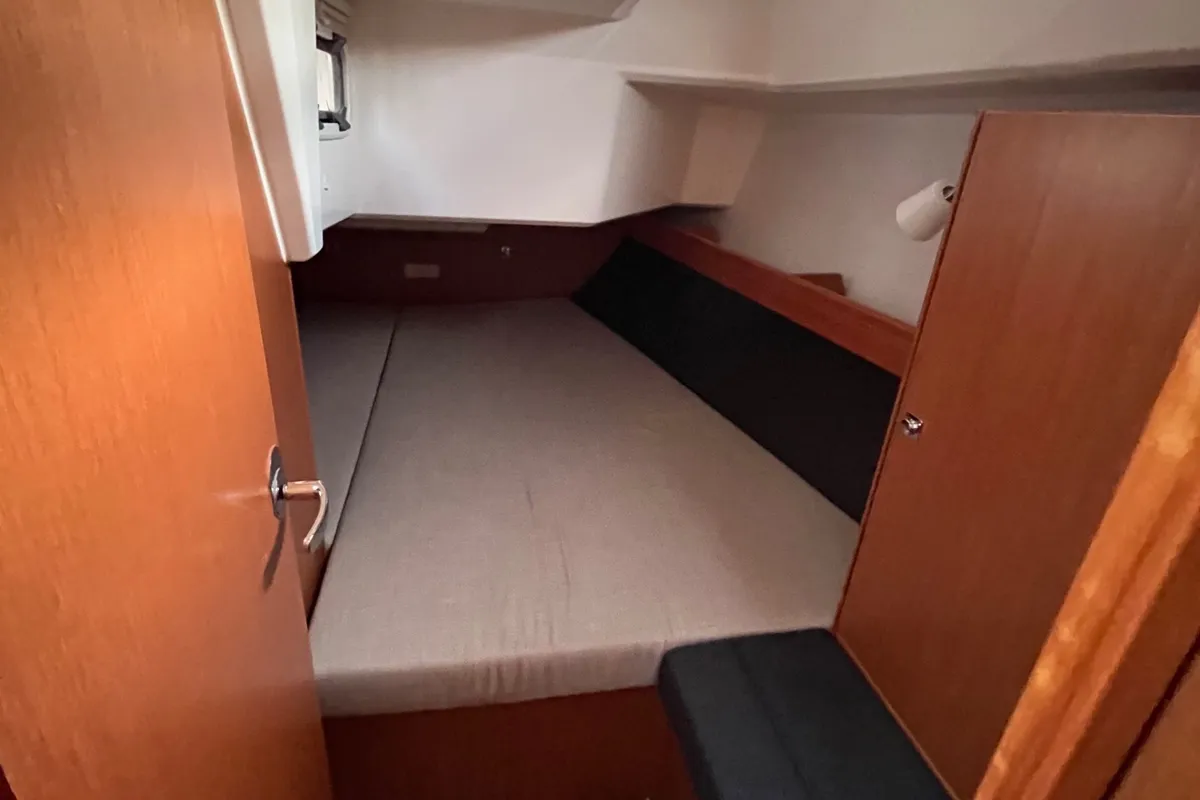 Cabin on Amalia, a Bavaria Cruiser 37 sailboat at Općina Sukošan, Croatia