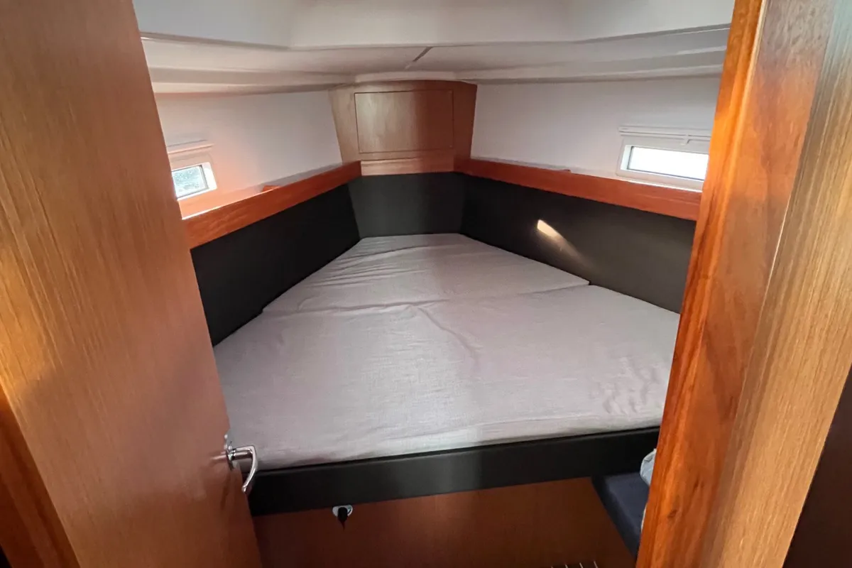 Cabin on Amalia, a Bavaria Cruiser 37 sailboat at Općina Sukošan, Croatia