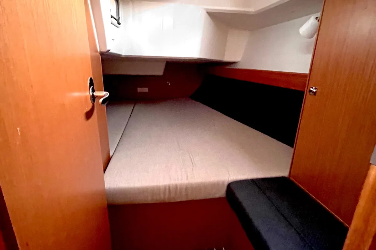 Cabin on Amalia, a Bavaria Cruiser 37 sailboat at Općina Sukošan, Croatia