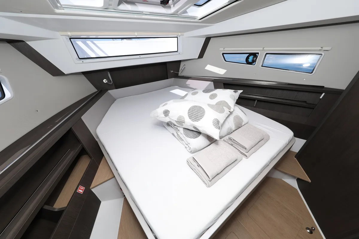 Cabin on Stormi, a Sealine C335V motorboat at Grad Kaštela, Croatia