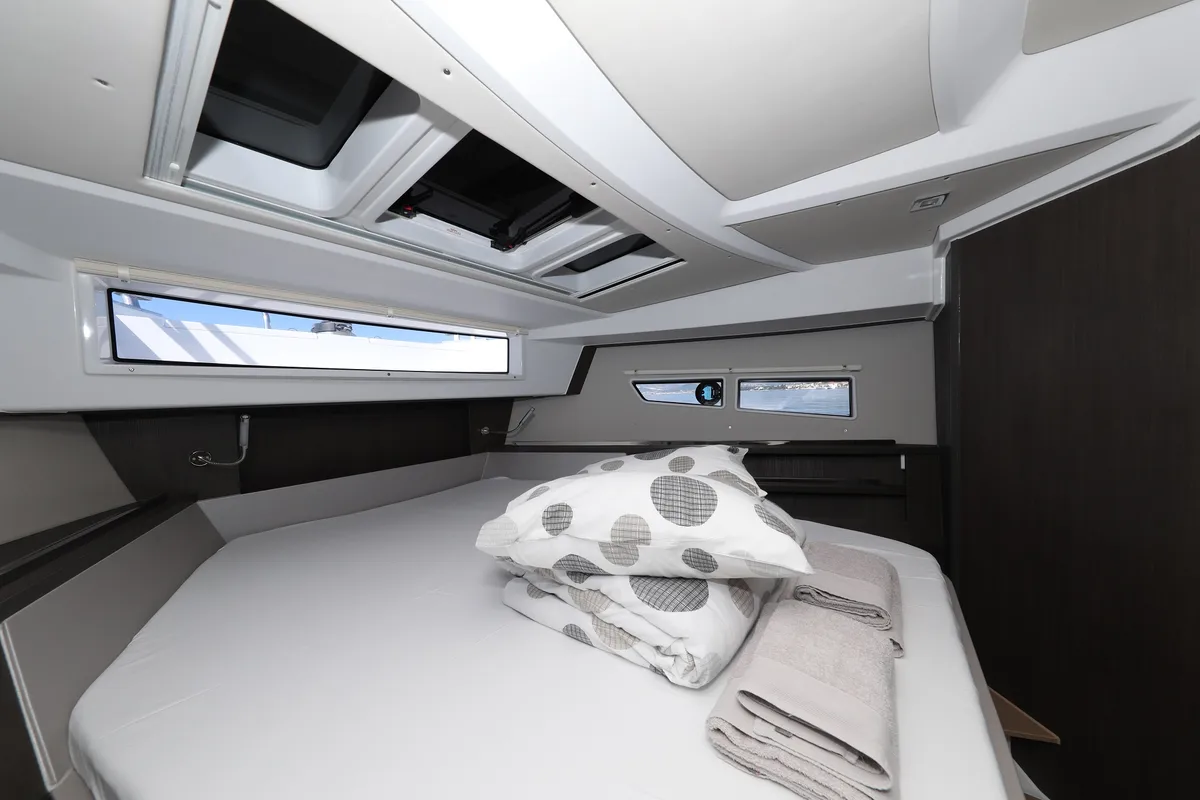 Cabin on Stormi, a Sealine C335V motorboat at Grad Kaštela, Croatia