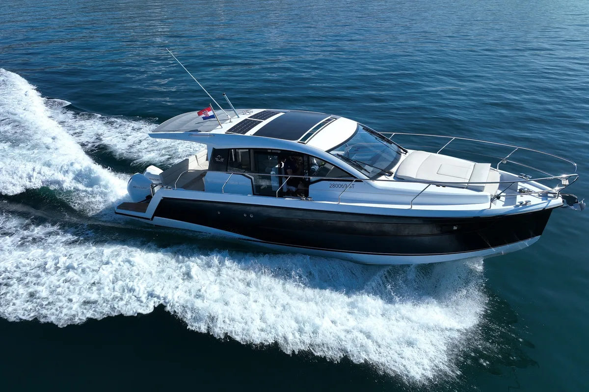 Exterior view of Stormi, a Sealine C335V motorboat at Grad Kaštela, Croatia