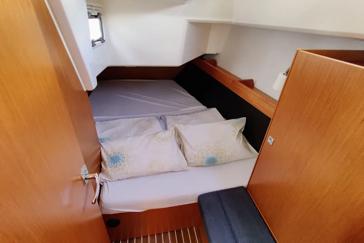 Cabin on Mojito, a Bavaria Cruiser 37 sailboat at Općina Sukošan, Croatia