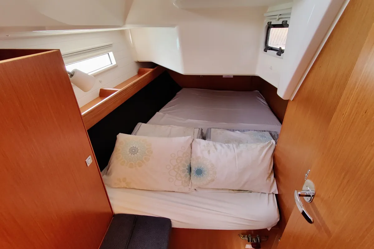 Cabin on Mojito, a Bavaria Cruiser 37 sailboat at Općina Sukošan, Croatia