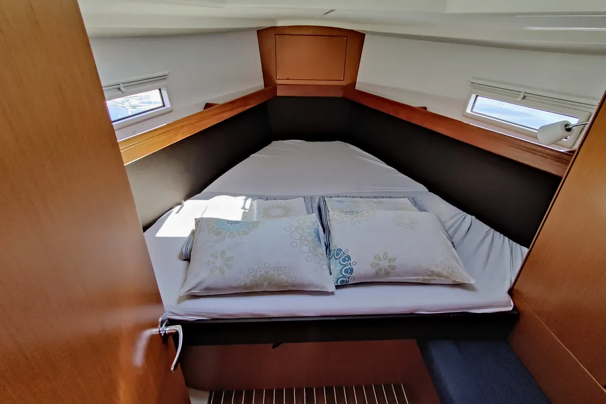 Cabin on Mojito, a Bavaria Cruiser 37 sailboat at Općina Sukošan, Croatia