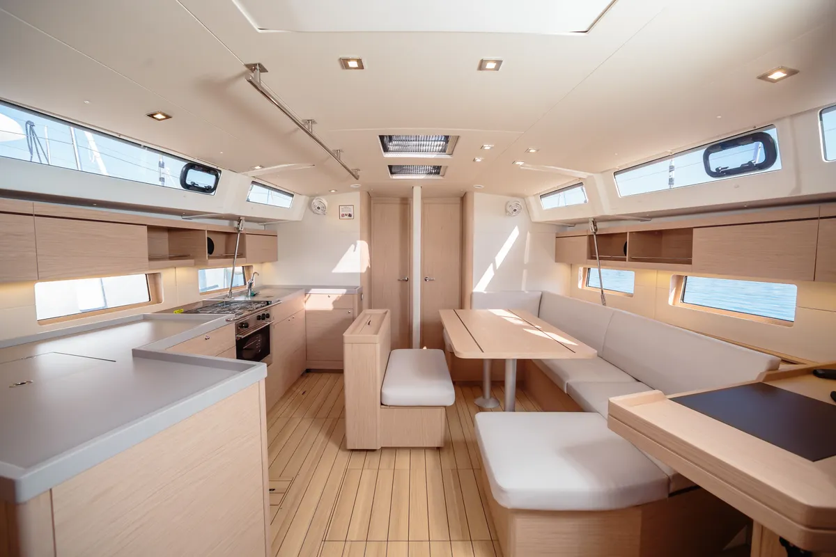 Salon of Azalea, a Beneteau Oceanis 46.1 sailboat at Rosignano Solvay, Italy