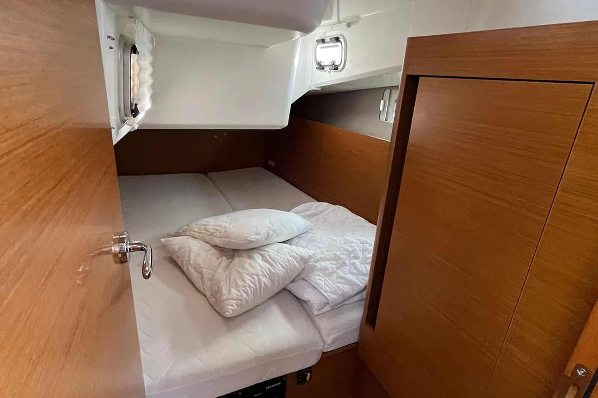 Cabin on Polaris, a Jeanneau Sun Odyssey 410 sailboat at Općina Sukošan, Croatia