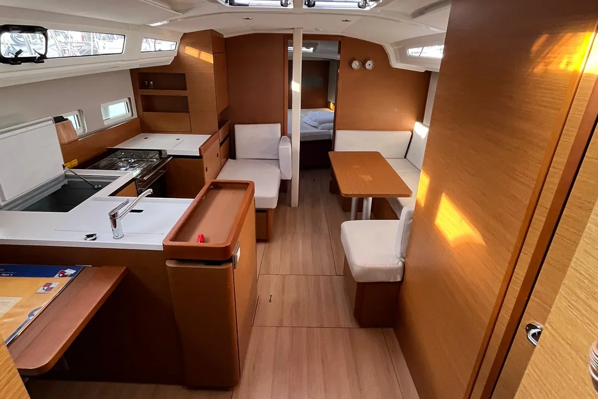 Salon of Polaris, a Jeanneau Sun Odyssey 410 sailboat at Općina Sukošan, Croatia