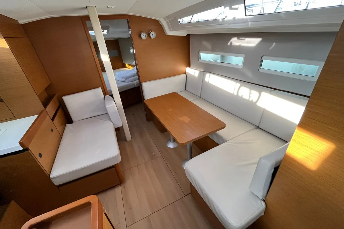 Salon of Polaris, a Jeanneau Sun Odyssey 410 sailboat at Općina Sukošan, Croatia