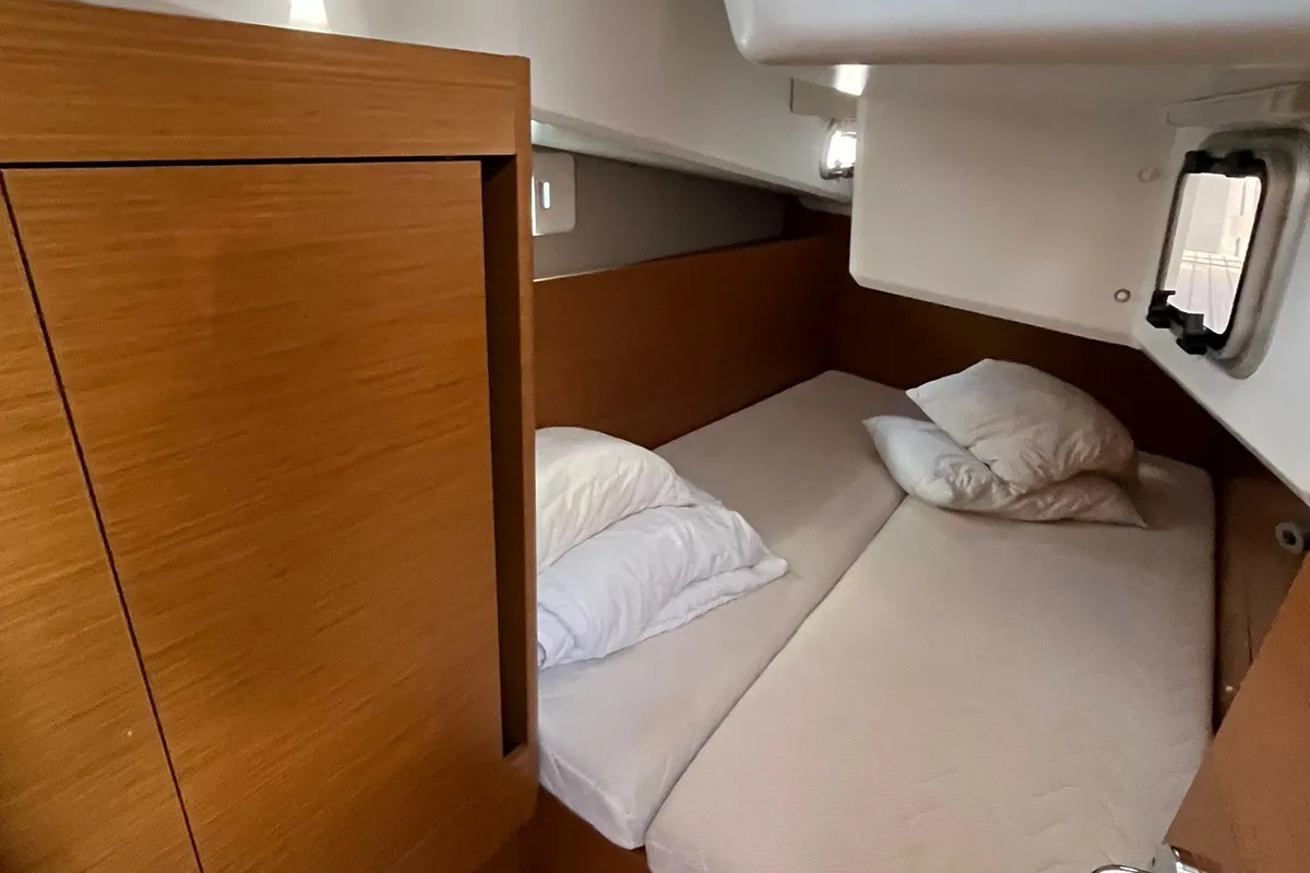 Cabin on Polaris, a Jeanneau Sun Odyssey 410 sailboat at Općina Sukošan, Croatia