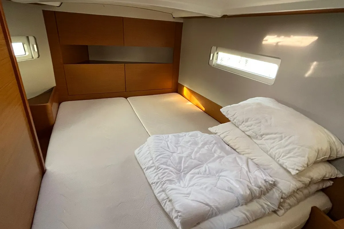 Cabin on Polaris, a Jeanneau Sun Odyssey 410 sailboat at Općina Sukošan, Croatia
