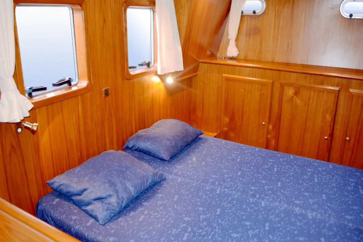 Cabin on Drait 79, a De Drait Advantage 42 motorboat at Woudsend, Netherlands