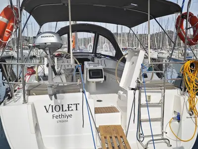 Deck of Violet, a Beneteau Oceanis 40 sailboat at Fethiye, Turkey